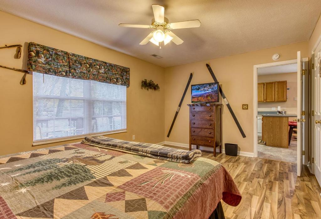 Rock Of Ages, Hot Tub, Game Room, Wifi, 1089 Free Tickets Each Paid Day, Dollywood And More Pigeon Forge Exterior foto