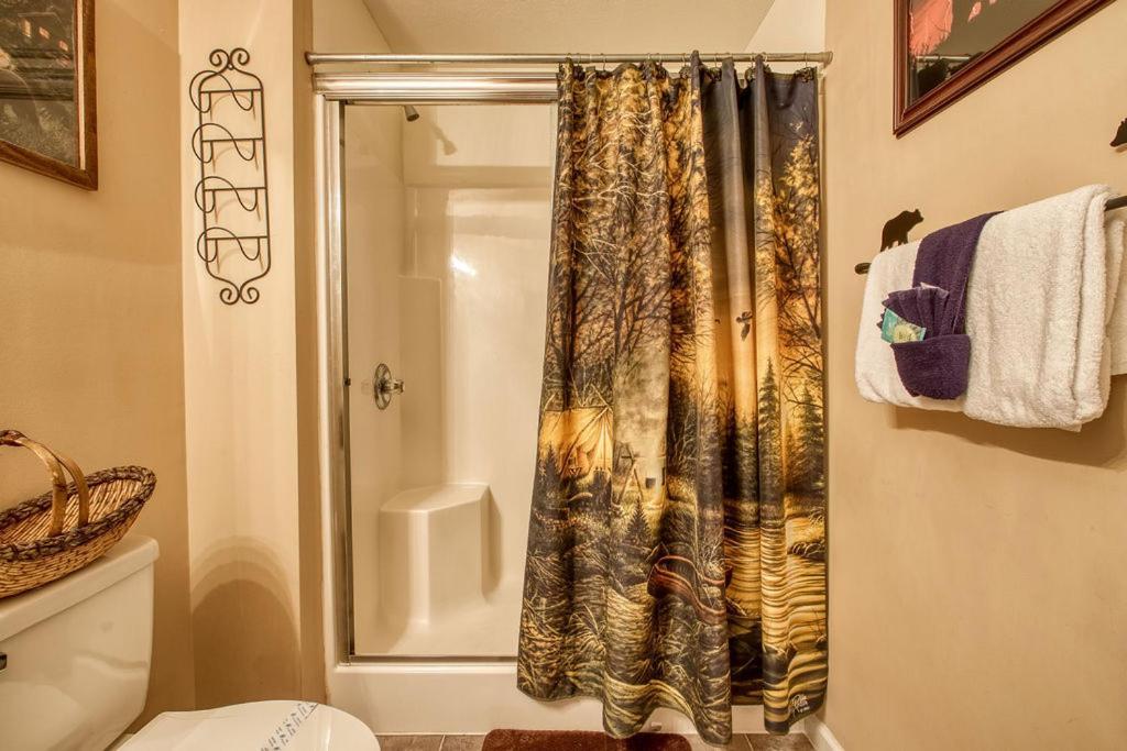 Rock Of Ages, Hot Tub, Game Room, Wifi, 1089 Free Tickets Each Paid Day, Dollywood And More Pigeon Forge Exterior foto