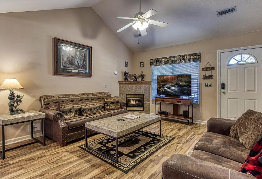 Rock Of Ages, Hot Tub, Game Room, Wifi, 1089 Free Tickets Each Paid Day, Dollywood And More Pigeon Forge Exterior foto