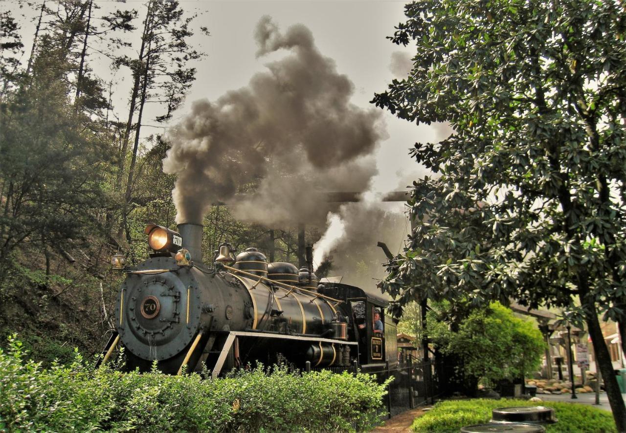 Rock Of Ages, Hot Tub, Game Room, Wifi, 1089 Free Tickets Each Paid Day, Dollywood And More Pigeon Forge Exterior foto