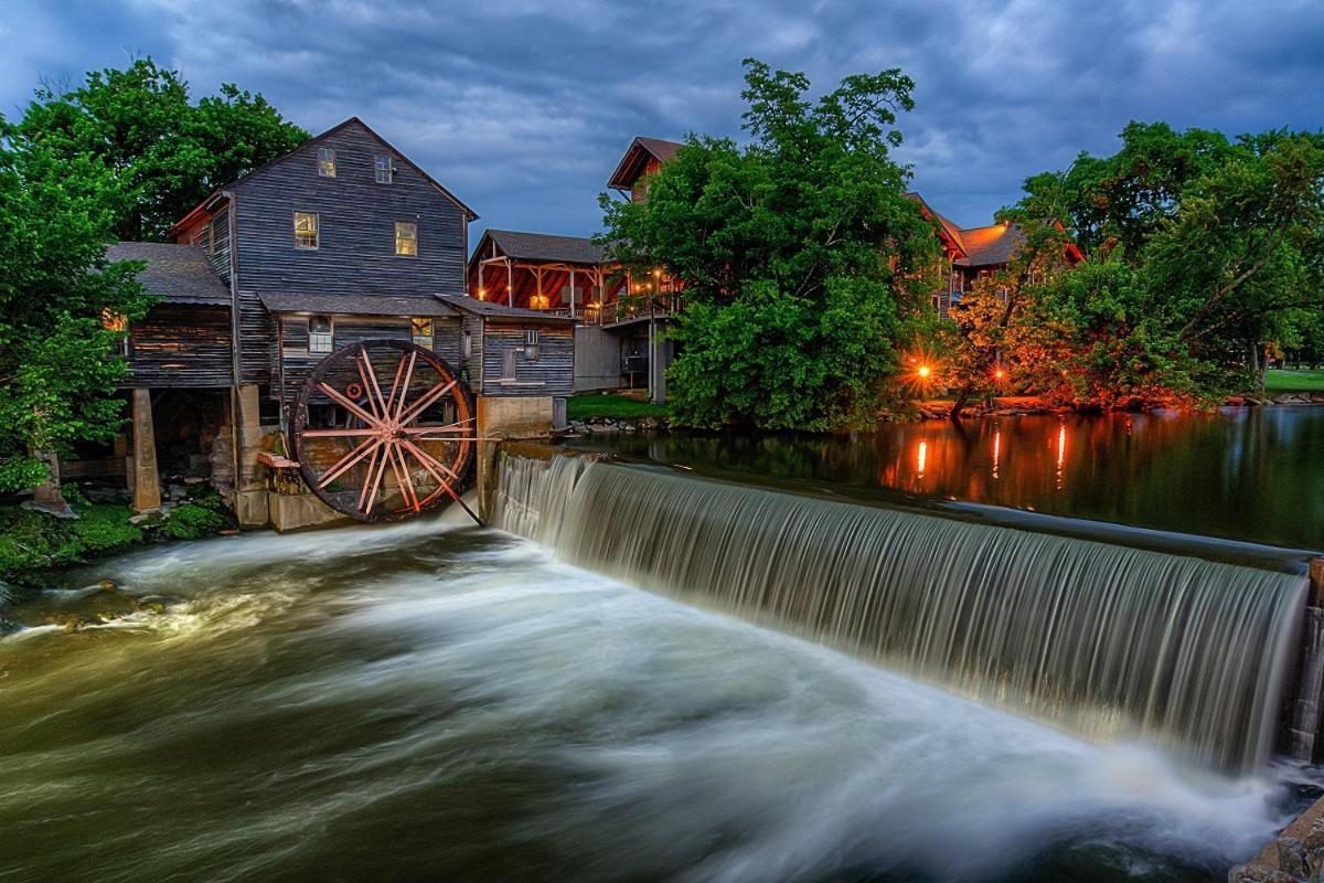 Rock Of Ages, Hot Tub, Game Room, Wifi, 1089 Free Tickets Each Paid Day, Dollywood And More Pigeon Forge Exterior foto
